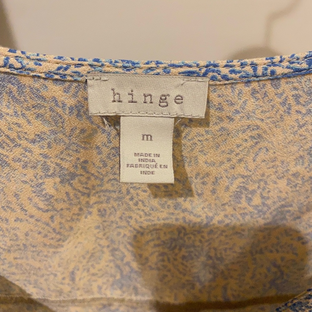 Hinge Blouse. Size M. Flutter sleeve